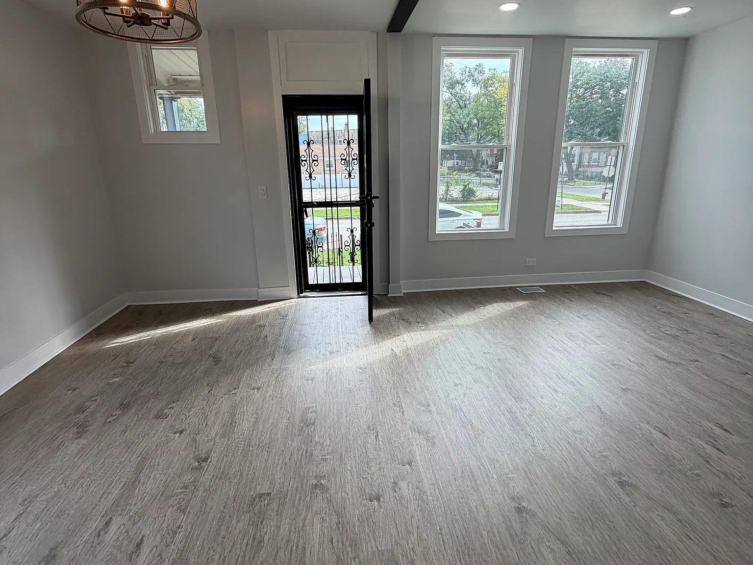 3 bed, 1940 sqft, $2,100 — Photo 4