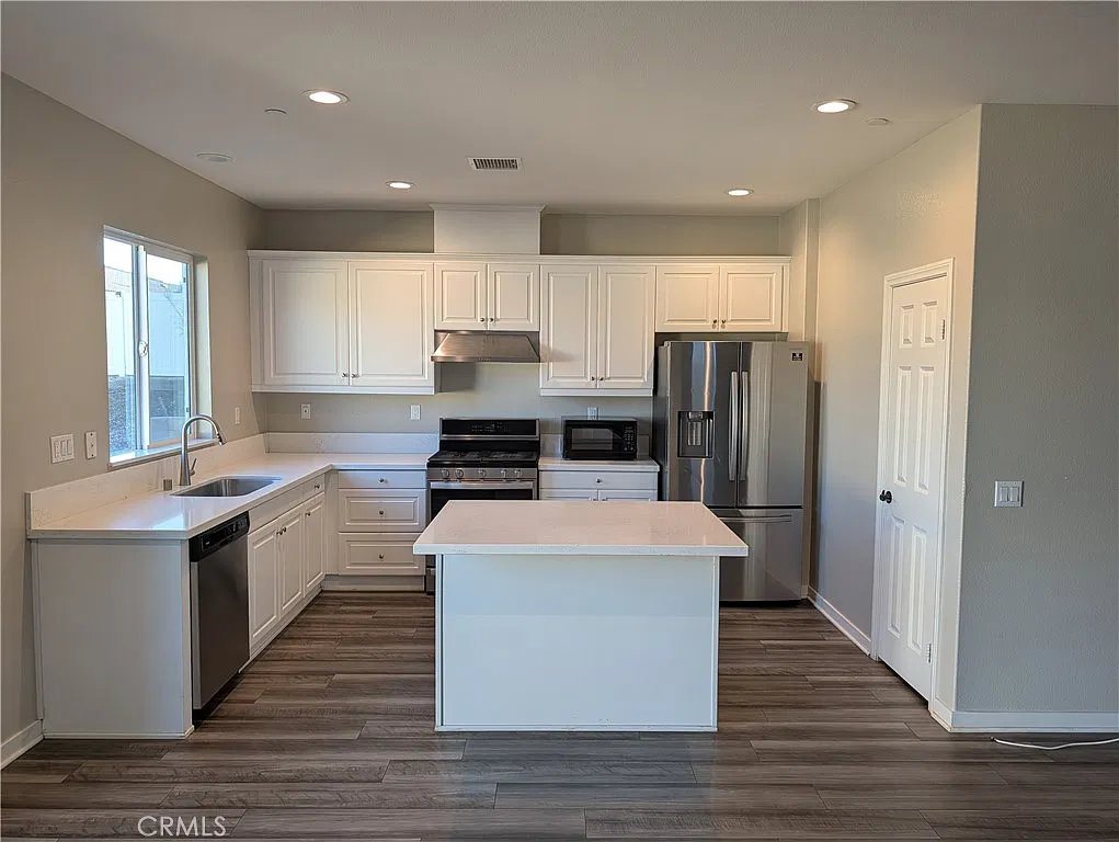 4 bed, 1580 sqft, $3,100 — Photo 3