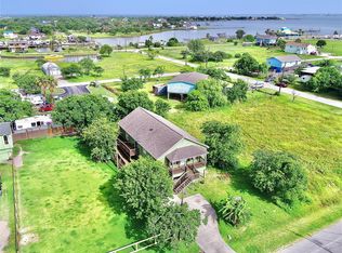 925 21st St, San Leon, TX 77539