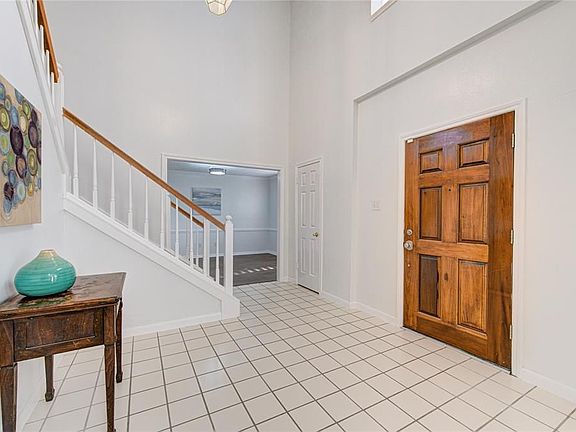 4th image of 1411 Village Garden Dr