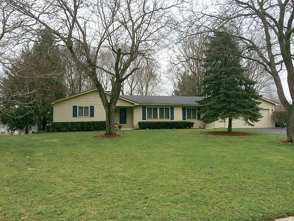3rd image of 31 Glen Acre Dr