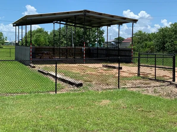 193 E Red Snapper Dr, Palacios, TX 77465