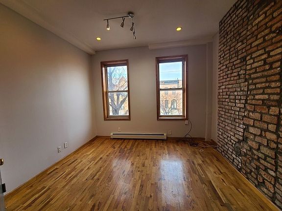 5th image of 516 Bainbridge St APT 3L