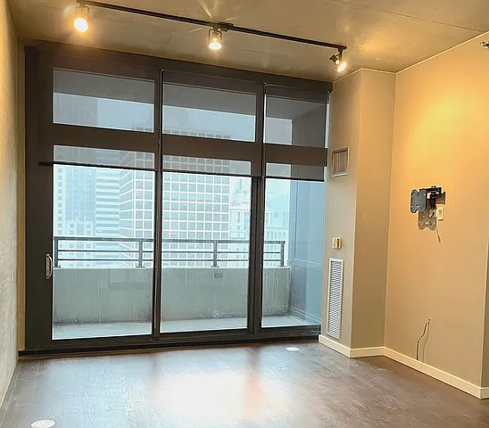 235 W Van Buren St #2521 — Photo 4