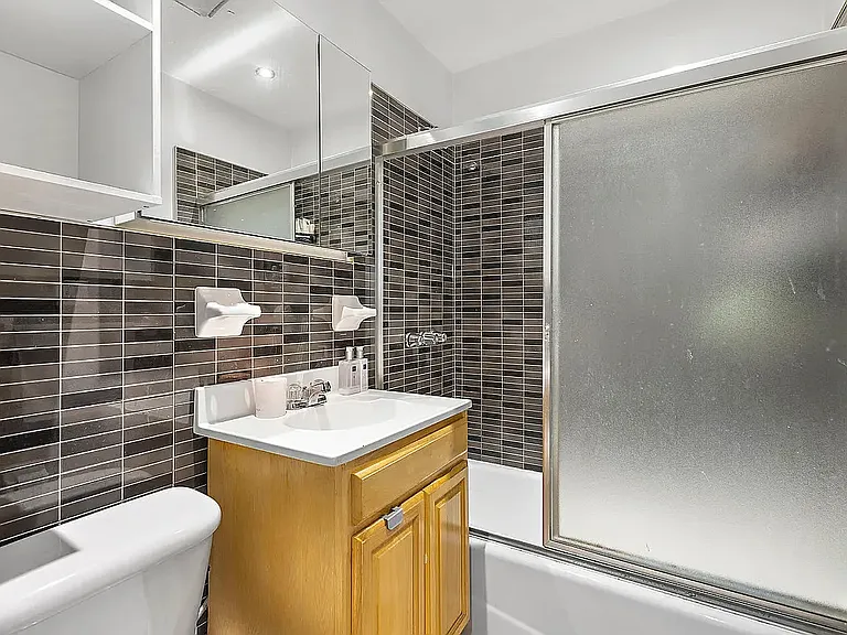 41 W 46th St #5B — Photo 7