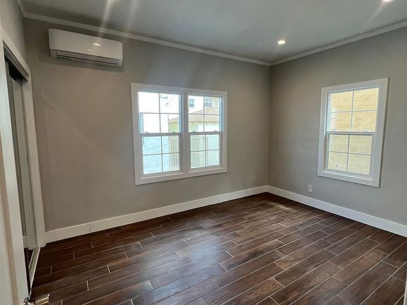 3rd image of 4145 Garthwaite Ave #4147-1/2