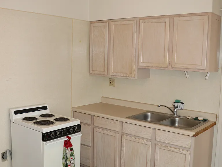 1608 Grove St #B — Photo 6