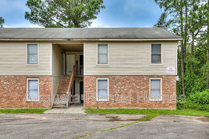 2 bed, 1.0 bath, 828 sqft, $975 — Photo 1
