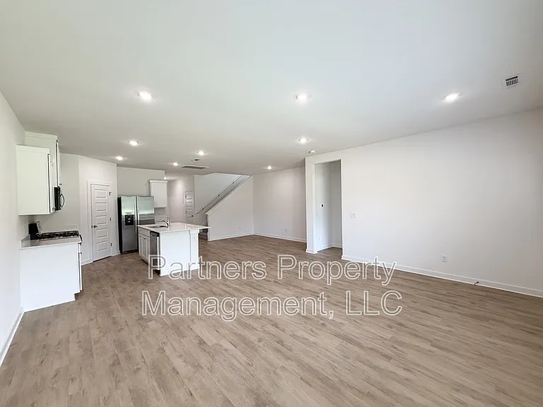 537 S Neon Ave — Photo 5
