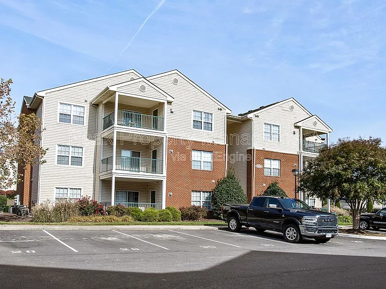 801 Virginia Center Pkwy — Photo 24