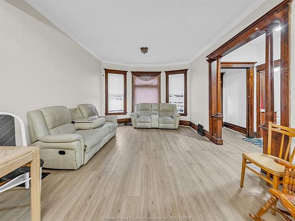 5th image of 780 Dougall Ave