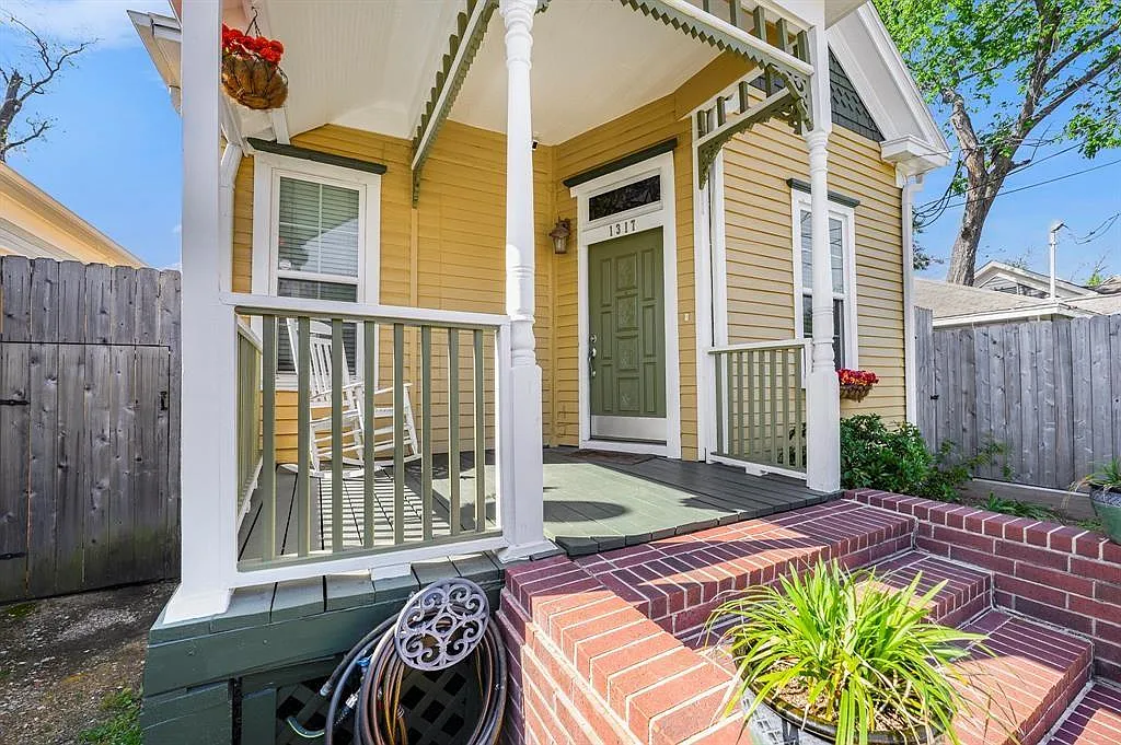 2 bed, 2.0 bath, 908 sqft, $2,700 — Photo 2