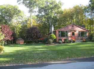 908 Plymouth Lake Dr, Newton, NJ 07860