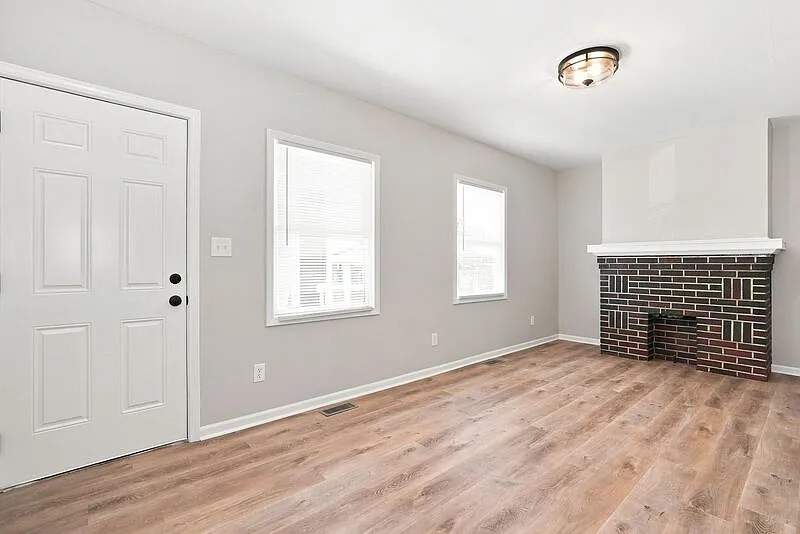2 bed, 1.0 bath, $1,275 — Photo 3