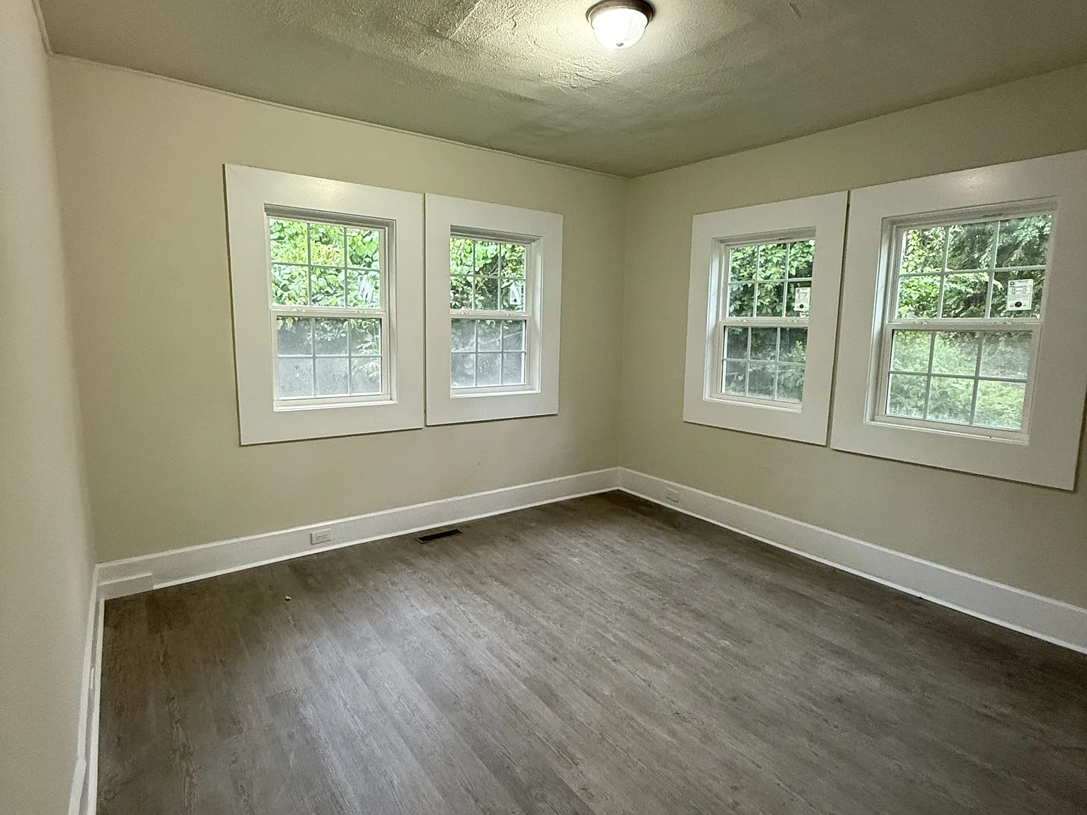 513 Oak Place - 1 — Photo 4