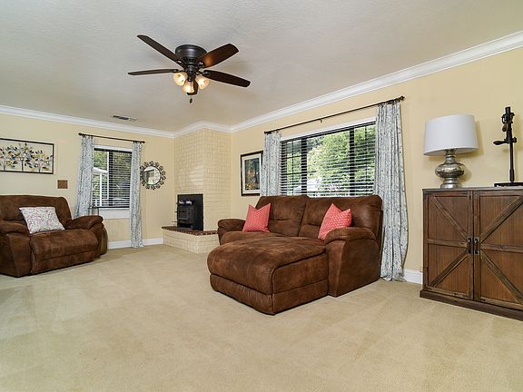 3rd image of 1070 Casilada Way