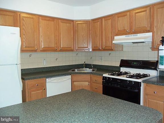 2nd image of 1027 Baywood Dr