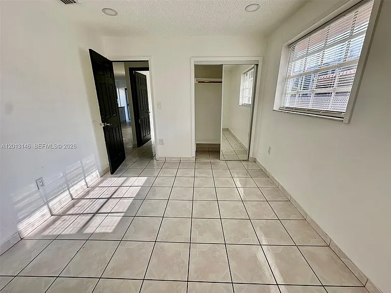666 W 17th St #1 — Photo 9