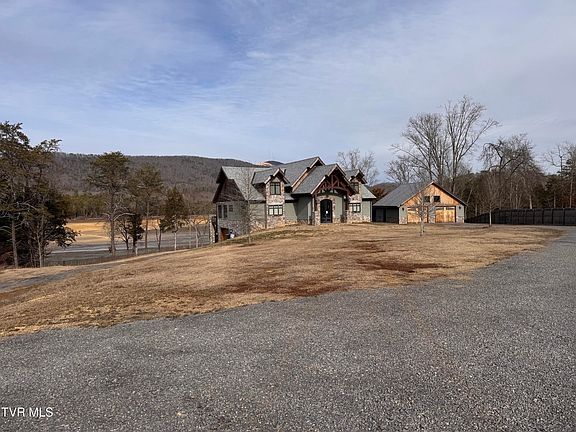 2nd image of 211 Petty Ln