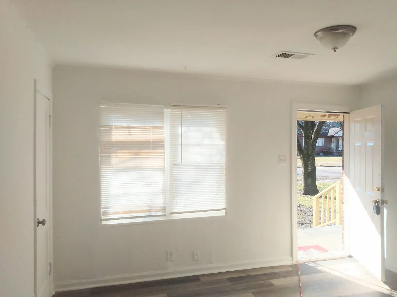 2 bed, 750 sqft, $700 — Photo 1