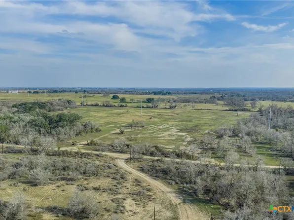 1144 Treetop Ln, Luling, TX 78648