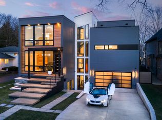 20 N Fremont St, Naperville, IL 60540