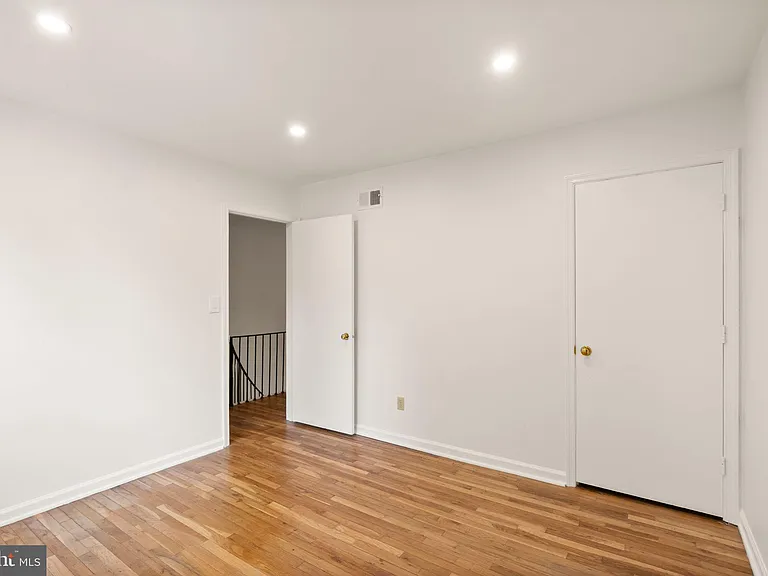 8330 Wickham Rd — Photo 31