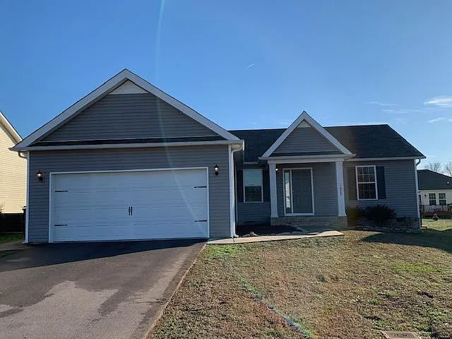 1829 Elizabeth Ln — Photo 1