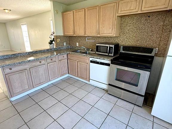 3rd image of 4840 Orleans Ct APT A