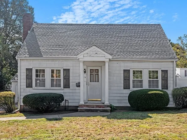 13 Sherwood Rd, Stoneham, MA 02180