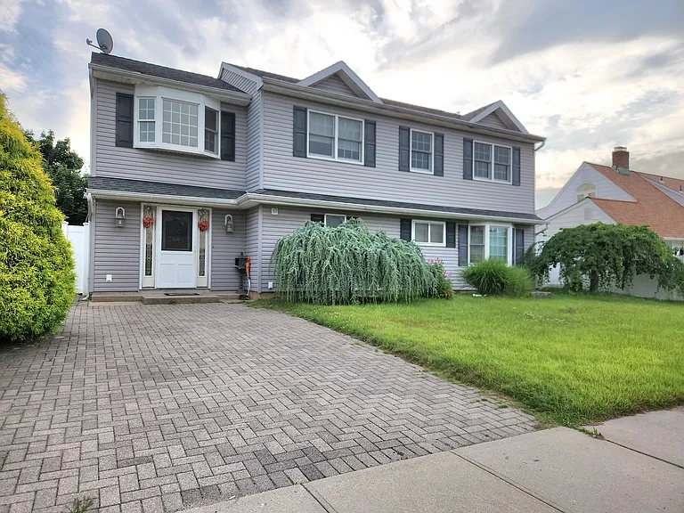 34 Arch Ln — Photo 1