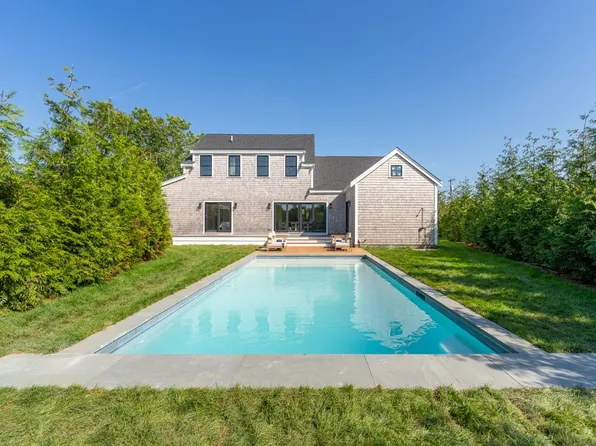 75 Fairgrounds Rd, Nantucket, MA 02554