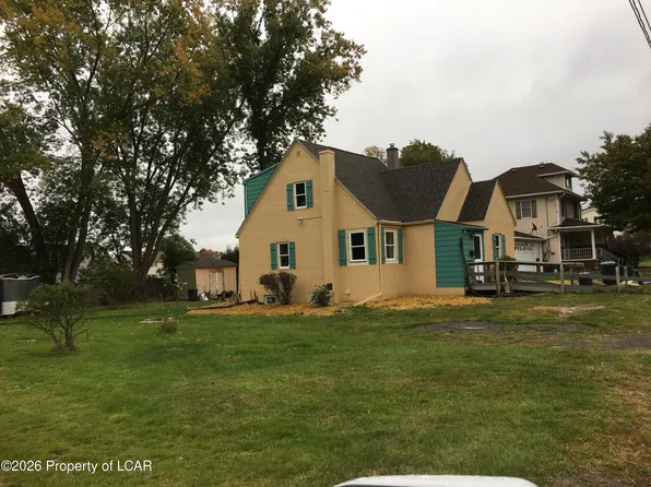 66 Park St, Dallas, PA 18612