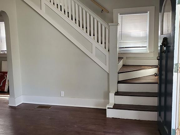 5th image of 616 E Bernhard Ave