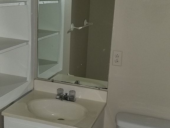 3rd image of 2303 Belmoor Dr