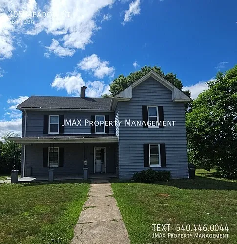305 Meadow St Photo 1