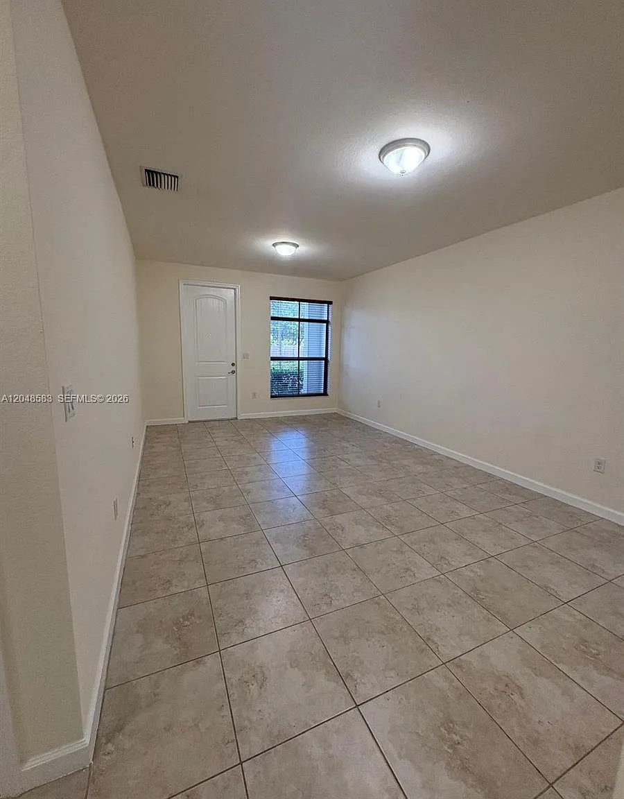 3 bed, 2.5 bath, 1710 sqft, $3,150 — Photo 2