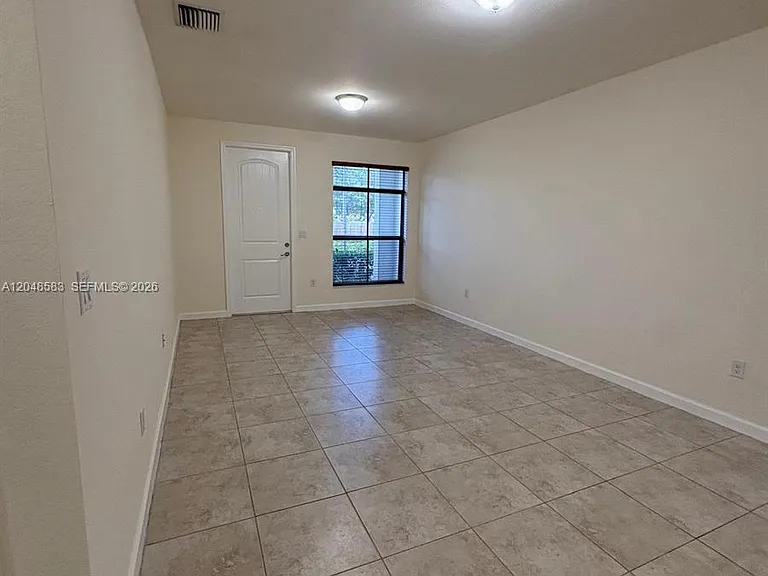 17460 SW 153rd Ave — Photo 2