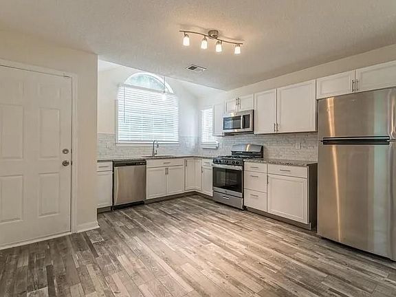 4th image of 5545 Northcut Dr