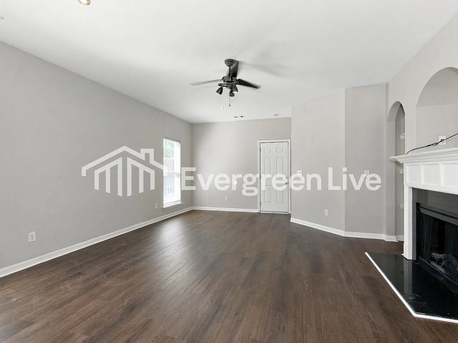 4 bed, 2.0 bath, 2200 sqft, $1,895 — Photo 2