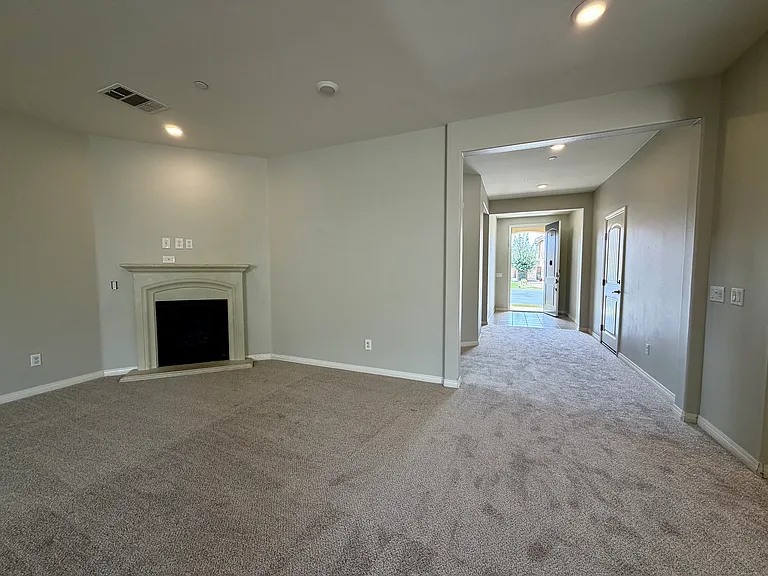 13258 Chatham Dr — Photo 2