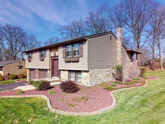 3rd image of 124 Braethorn Dr