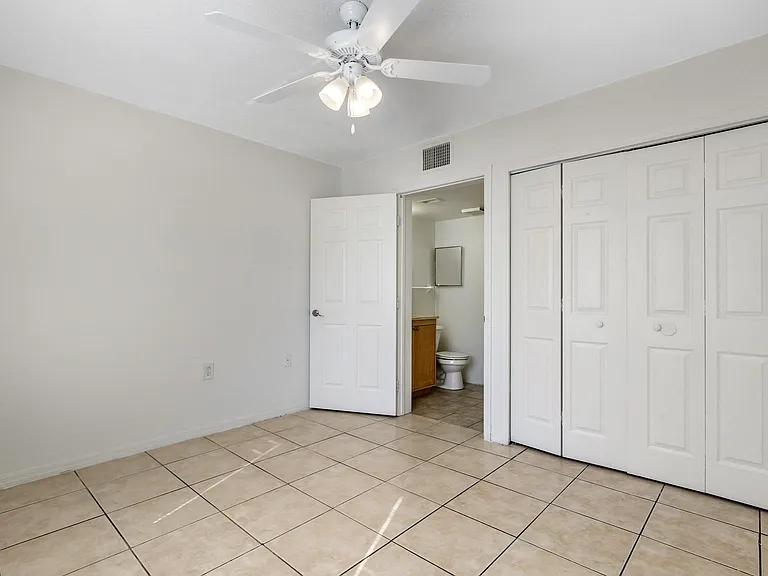 Mariner's Cove Apartments — Photo 19
