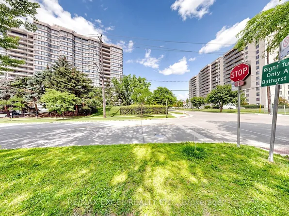 1101 Steeles Ave W #Penthouse 103, Toronto, ON M2R 3W5