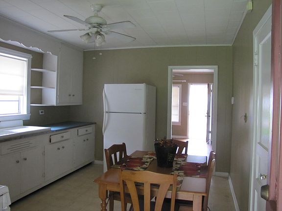 Large eat-in kitchen!