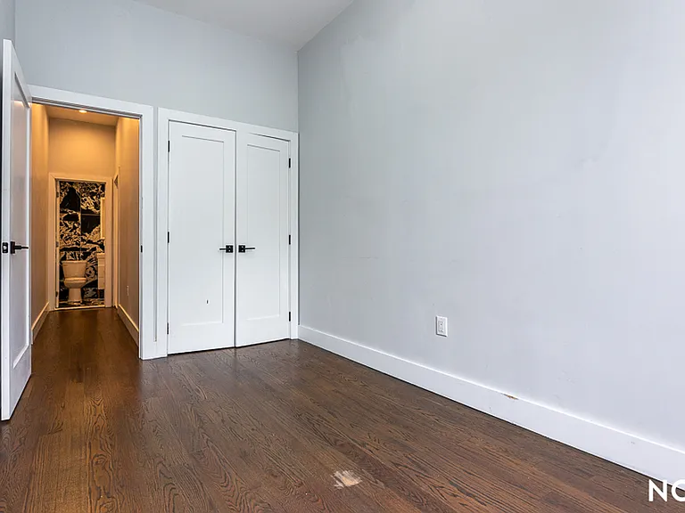 320 Macdougal St #2F — Photo 12