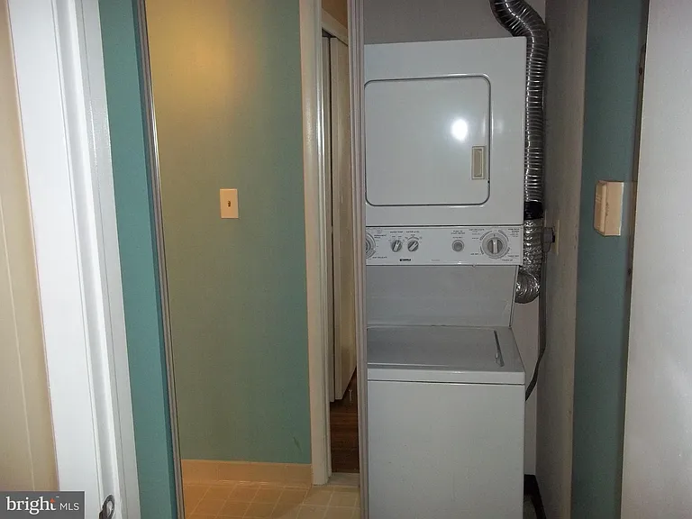 1203 Ravens Crest Dr — Photo 10