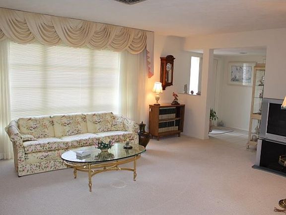 3rd image of 1011 Malibu Ct