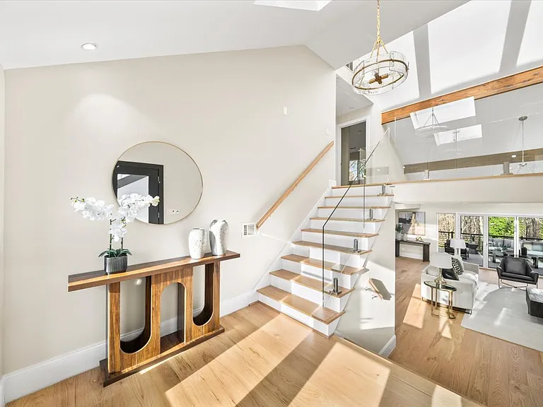 250 Bruton Way — Photo 10