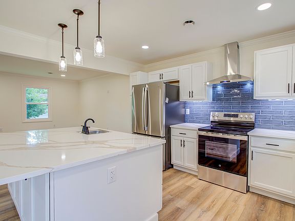 Extra large Island + Breakfast bar, just bring your bar stools!